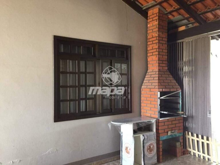 Casa comercial à venda no Benedito: