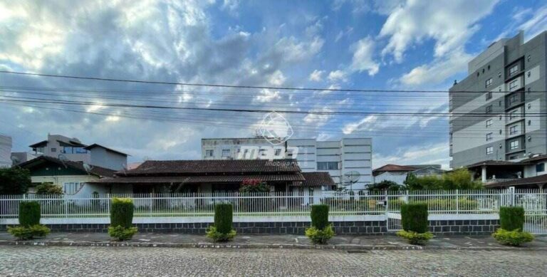 Casa à venda no Nações: