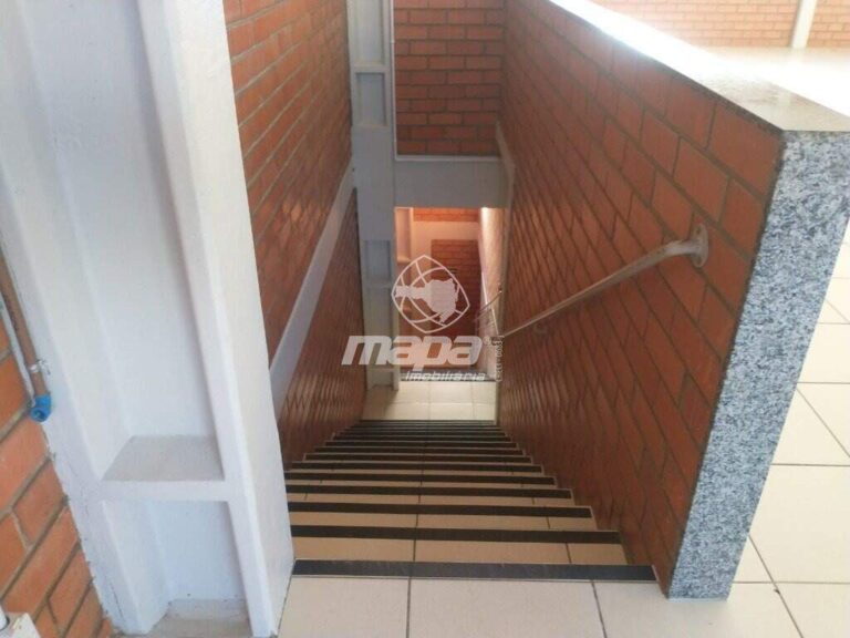 Sala Comercial para aluguel no Nações: Escada