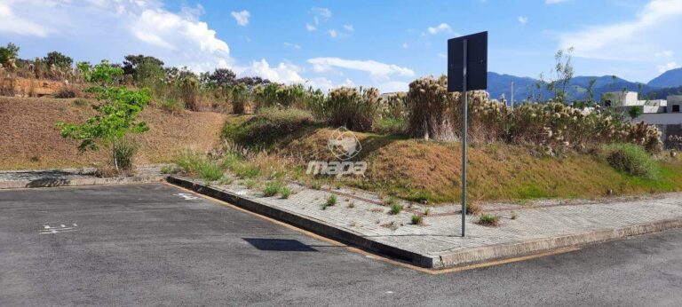 Terreno Urbano à venda no Araponguinhas: