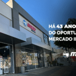 Fachada da Mapa Imobiliária com destaque para os 43 anos conectando oportunidades no mercado imobiliário, evidenciando estrutura moderna e presença regional.