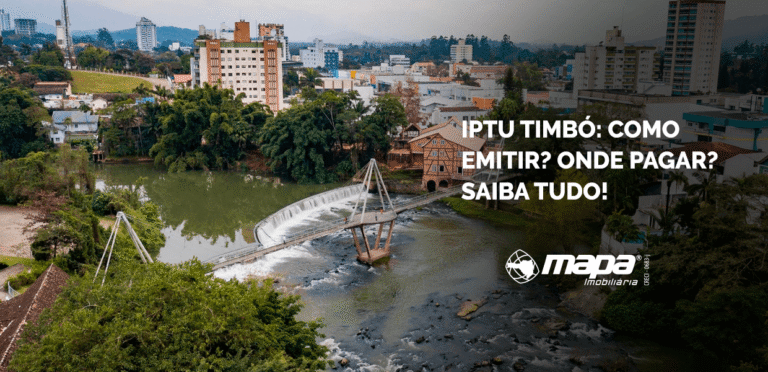 Vista aérea da cidade com ponte sobre o rio e destaque para informações sobre IPTU Timbó, emissão de guia, pagamento e consulta do imposto municipal.