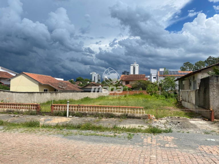 Terreno Urbano à venda no Capitais :