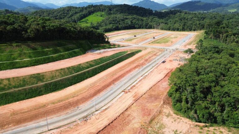 Terreno Urbano à venda no Tiroleses: