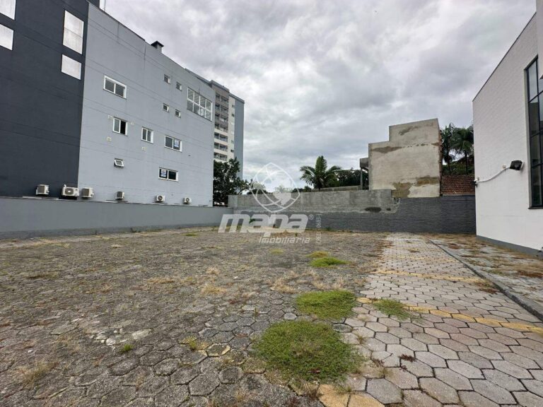 Sala Comercial para aluguel no Centro: Estacionamento