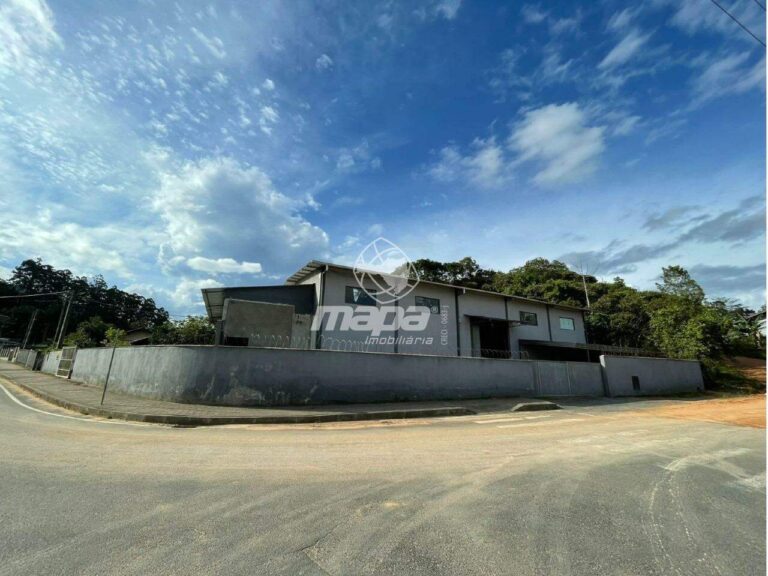 Galpão para aluguel no Araponguinhas: Fachada