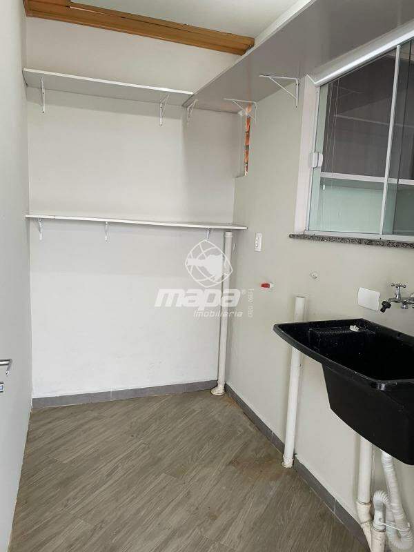 Casa para aluguel no Capitais : Área de Serviço