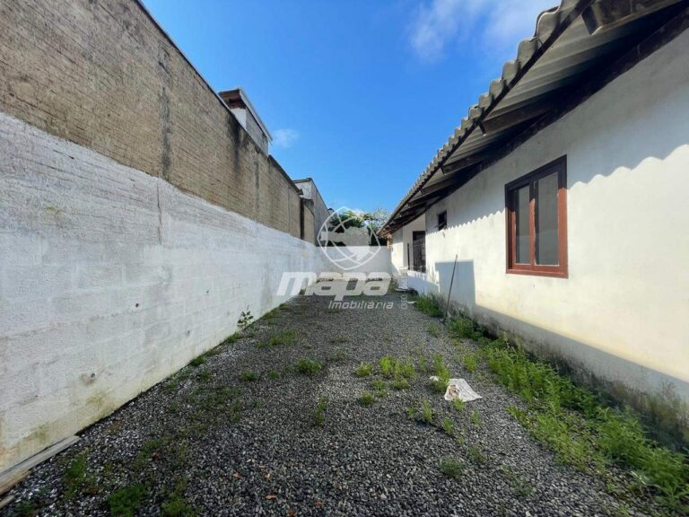 Casa para aluguel no Estrada das Areias: Verso Área Externa Fundos