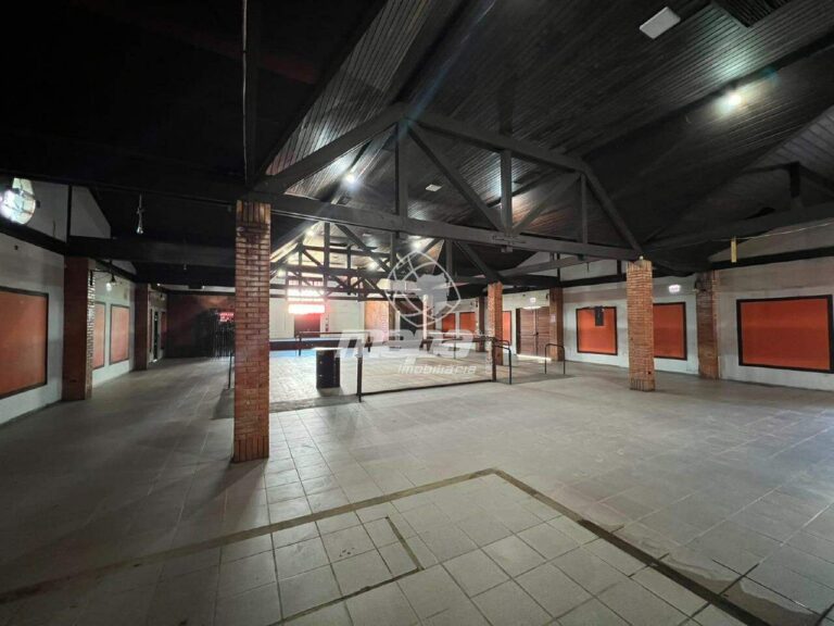 Casa comercial para aluguel no Benedito: