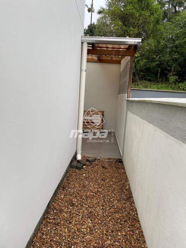 Casa para aluguel no Capitais : Lateral