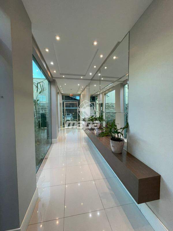 Apartamento para aluguel no Centro : Corretor hall