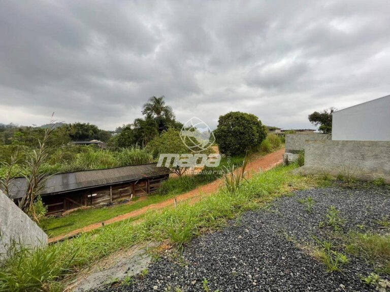 Casa para aluguel no Estrada das Areias: Área Externa Fundos
