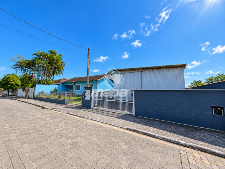 Casa à venda no Carijós: