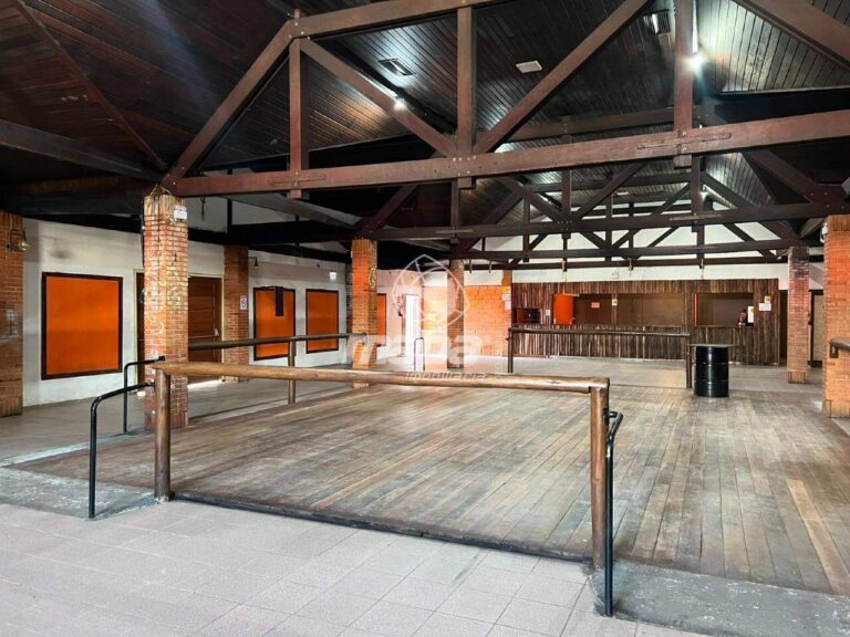 Casa comercial para aluguel no Benedito: