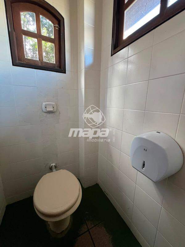 Casa comercial para aluguel no Benedito: Banheiro social feminino