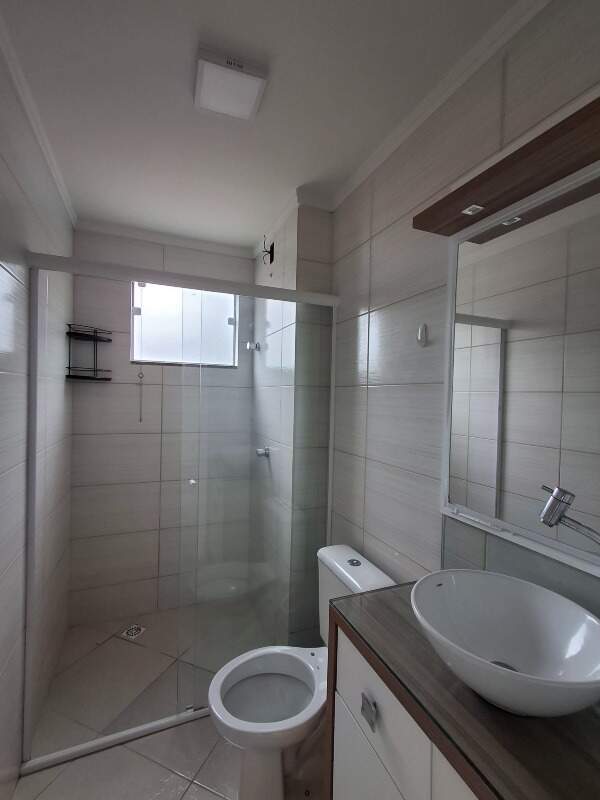 Apartamento para aluguel no Estrada das Areias: Banheiro Social