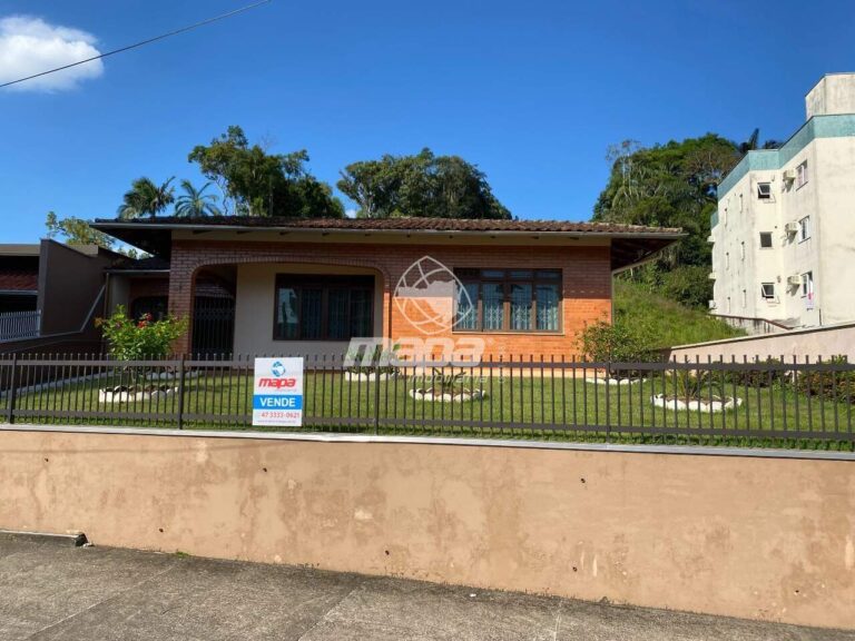 Casa à venda no Centro: