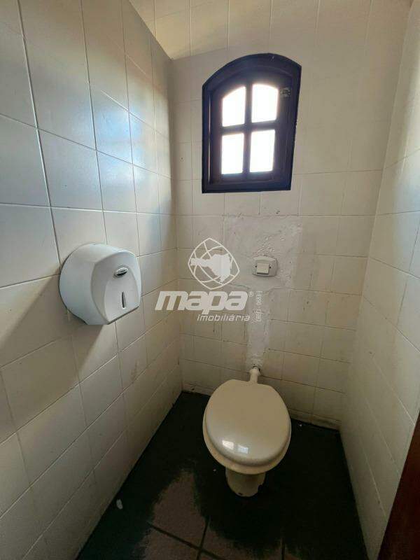 Casa comercial para aluguel no Benedito: Banheiro social masculino