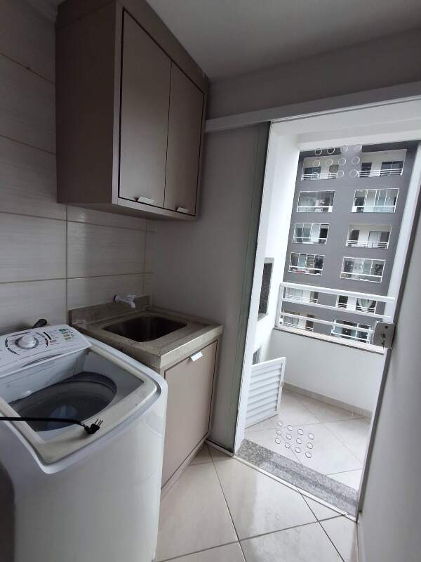 Apartamento para aluguel no Estrada das Areias: Área de Serviço