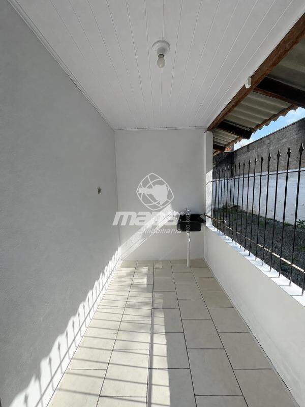 Casa para aluguel no Estrada das Areias: Área de Serviço