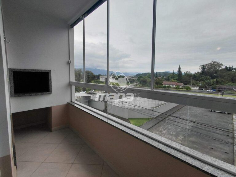Apartamento para aluguel no Estrada das Areias: Sacada com churrasqueira