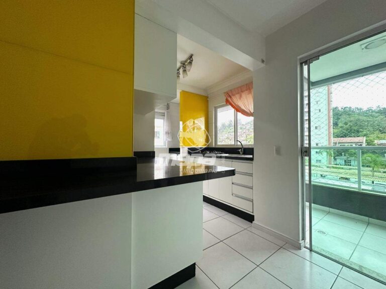 Apartamento para aluguel no Escola Agrícola: Entrada cozinha e sacada