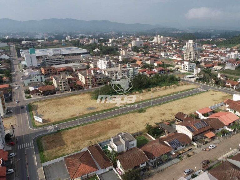 Terreno Urbano à venda no Nações:
