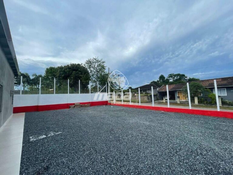 Kitnet para aluguel no Araponguinhas: Garagem