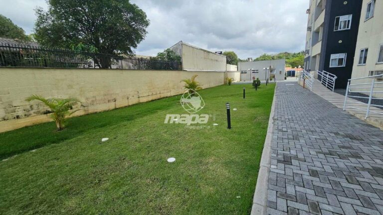 Apartamento para aluguel no Velha: Área Externa com Gramado