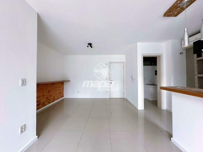Apartamento para aluguel no Água Verde: Entrada principal verso