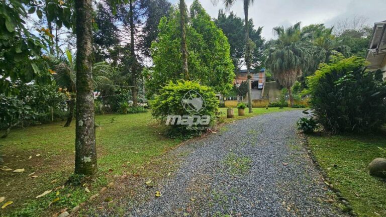 Casa para aluguel no Salto Weissbach: Área Externa