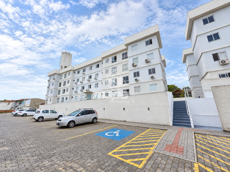 Apartamento para aluguel no Água Verde: Entrada bloco