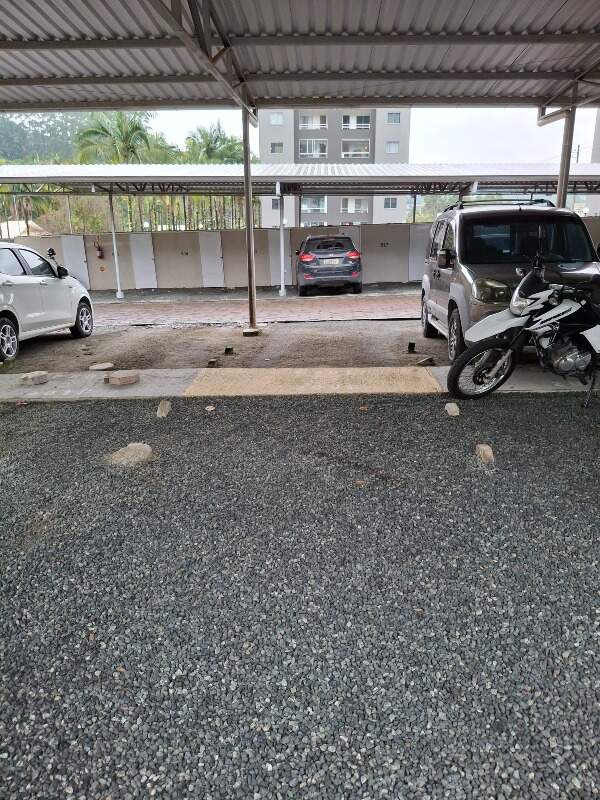 Apartamento para aluguel no Estrada das Areias: Vaga de Garagem