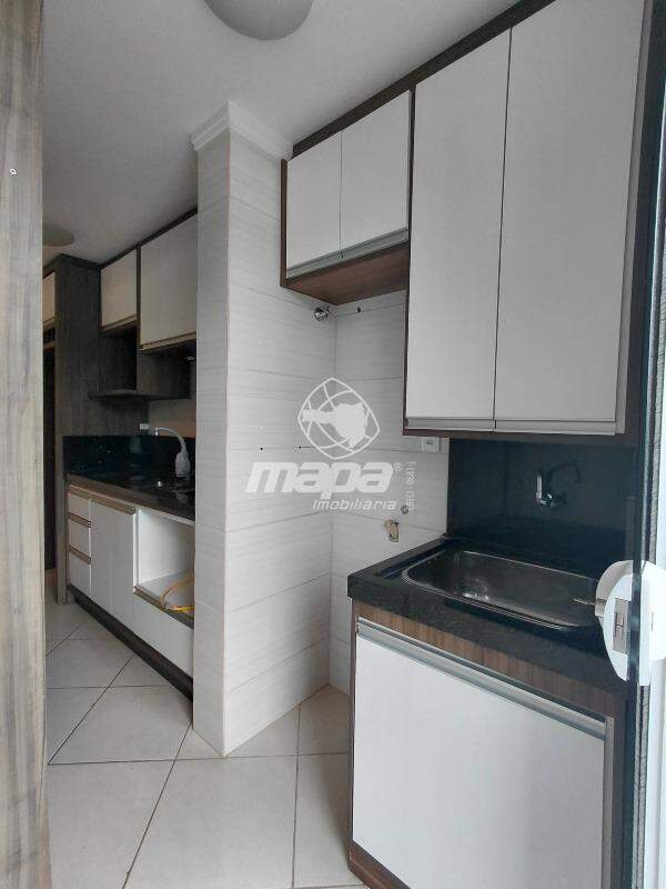 Apartamento para aluguel no Estrada das Areias: Área de serviços