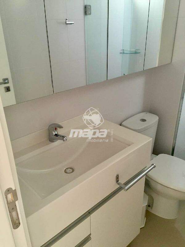 Apartamento para aluguel no Água Verde: banheiro
