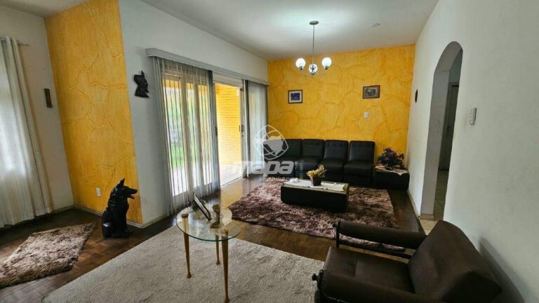 Casa para aluguel no Salto Weissbach: Sala de Estar Verso