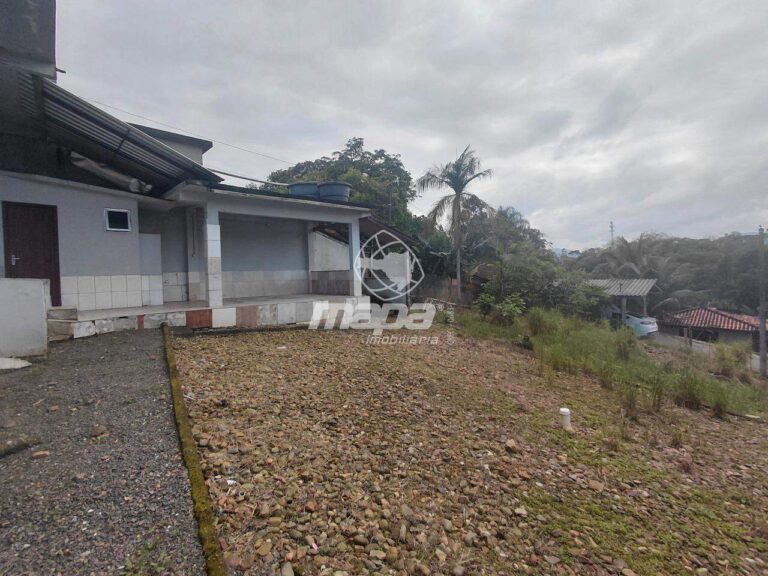 Casa para aluguel no Benedito: Área externa fundos