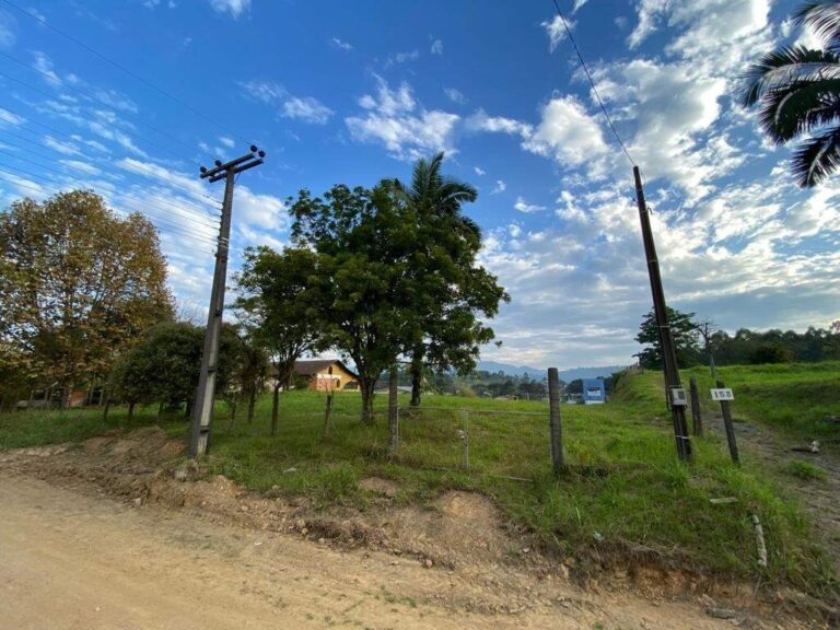 Terreno Urbano à venda no Araponguinhas: