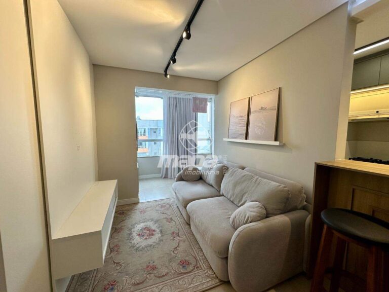 Apartamento para aluguel no Itoupava Seca: Sala de Estar e Sacada Integrada
