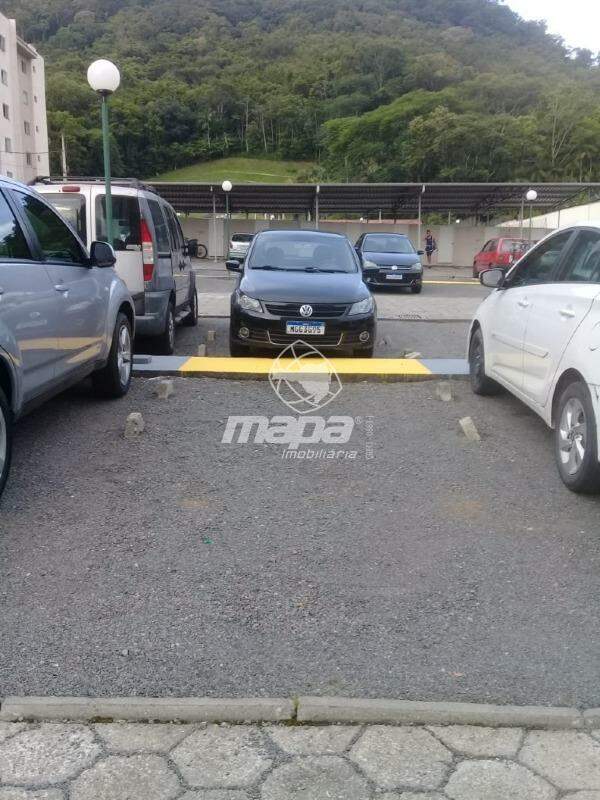 Apartamento para aluguel no Estrada das Areias: Vaga de estacionamento