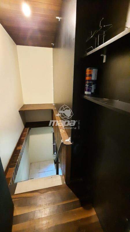 Casa comercial para aluguel no Centro : Acesso porão