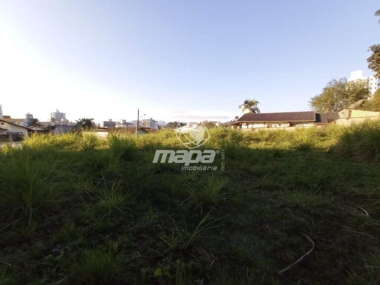 Terreno Urbano para aluguel no Nações: